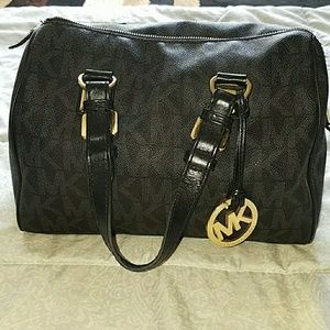 MK purse black